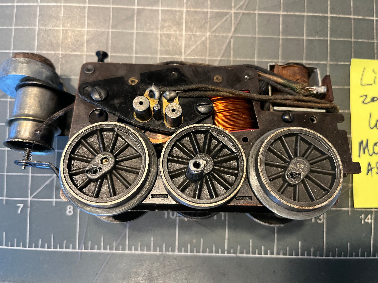 Lionel Train Locomotive 2026 SIX WHEEL MOTOR ASSEMBLY SMOKE UNIT RUNS PART LOT E