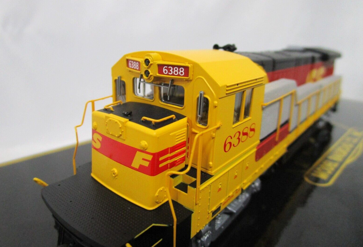 Atlas Gold HO Santa Fe Kodachrome GE B23-7 Diesel Locomotive #6388 DCC Sound