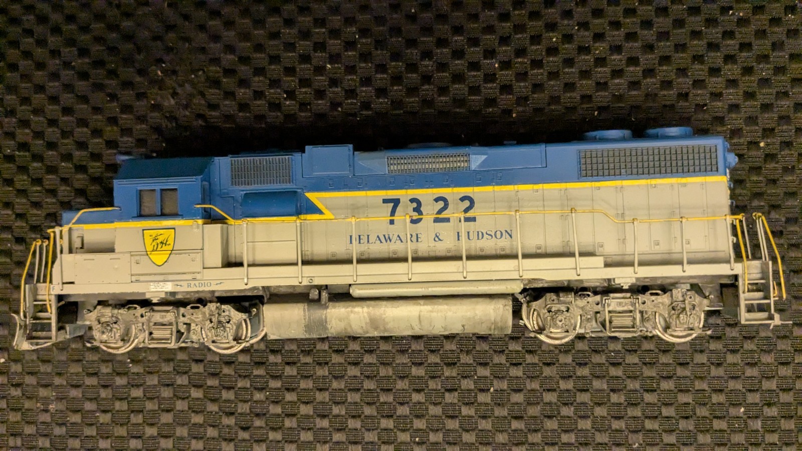 Athearn HO EMD GP38-2 Locomotive D and H #7322, runs great! Has Japan motor