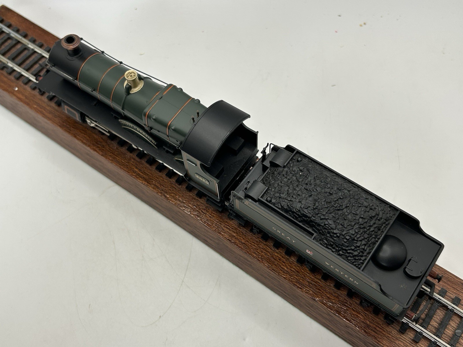 OO Hornby R584 GWR County Class 4-4-0 Steam Locomotive ‘County Of Denbigh’ – VG