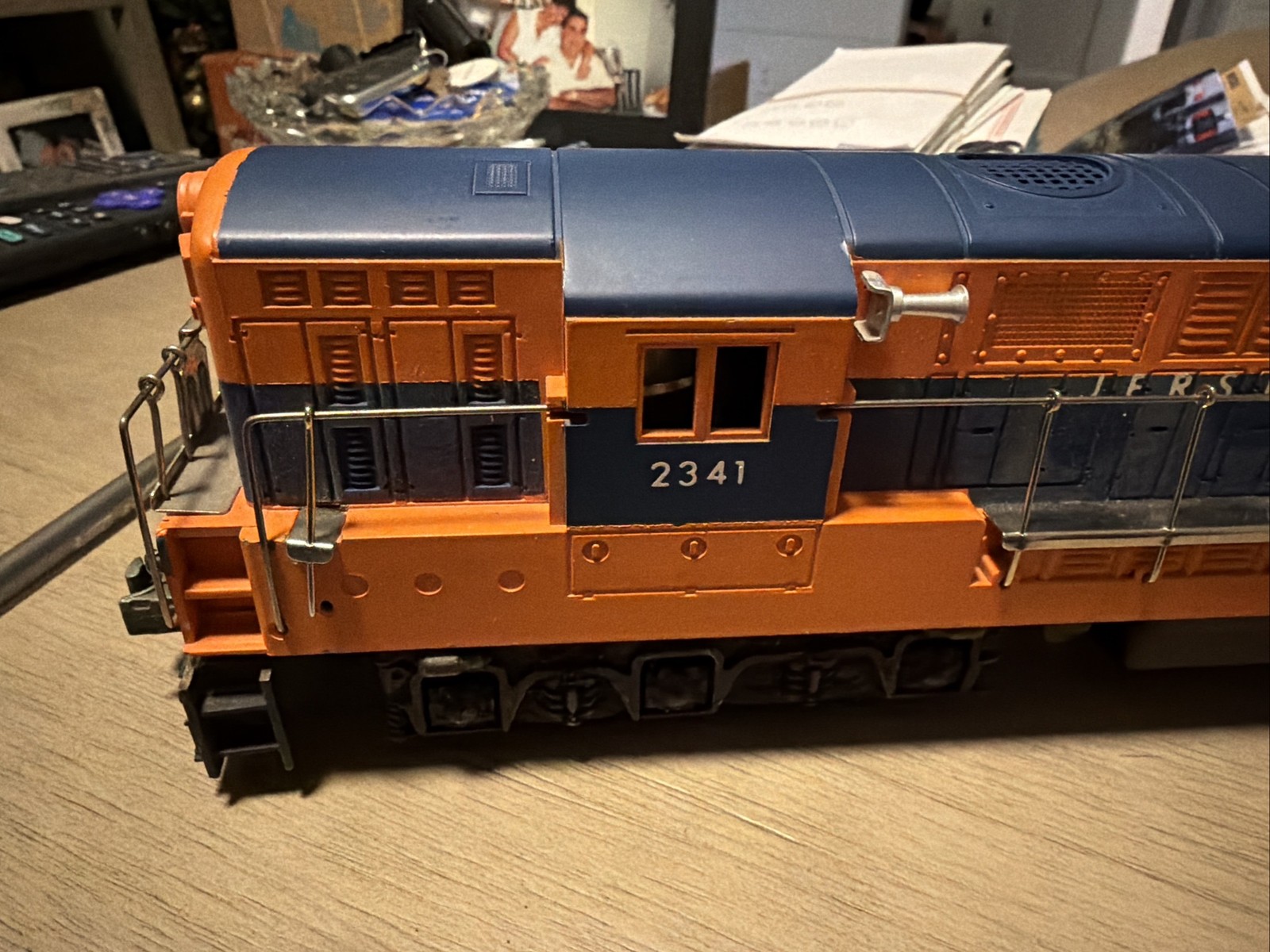 2341 NEW JERSEY CENTRAL FM DIESEL LOCO with a Williams Shell.