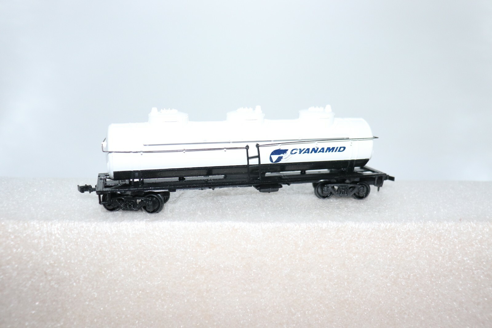 Bachmann HO 51 FT. Reefer #1125 Pulpwood Car #1290 w/ 3 Dome Car Tank Item #0938