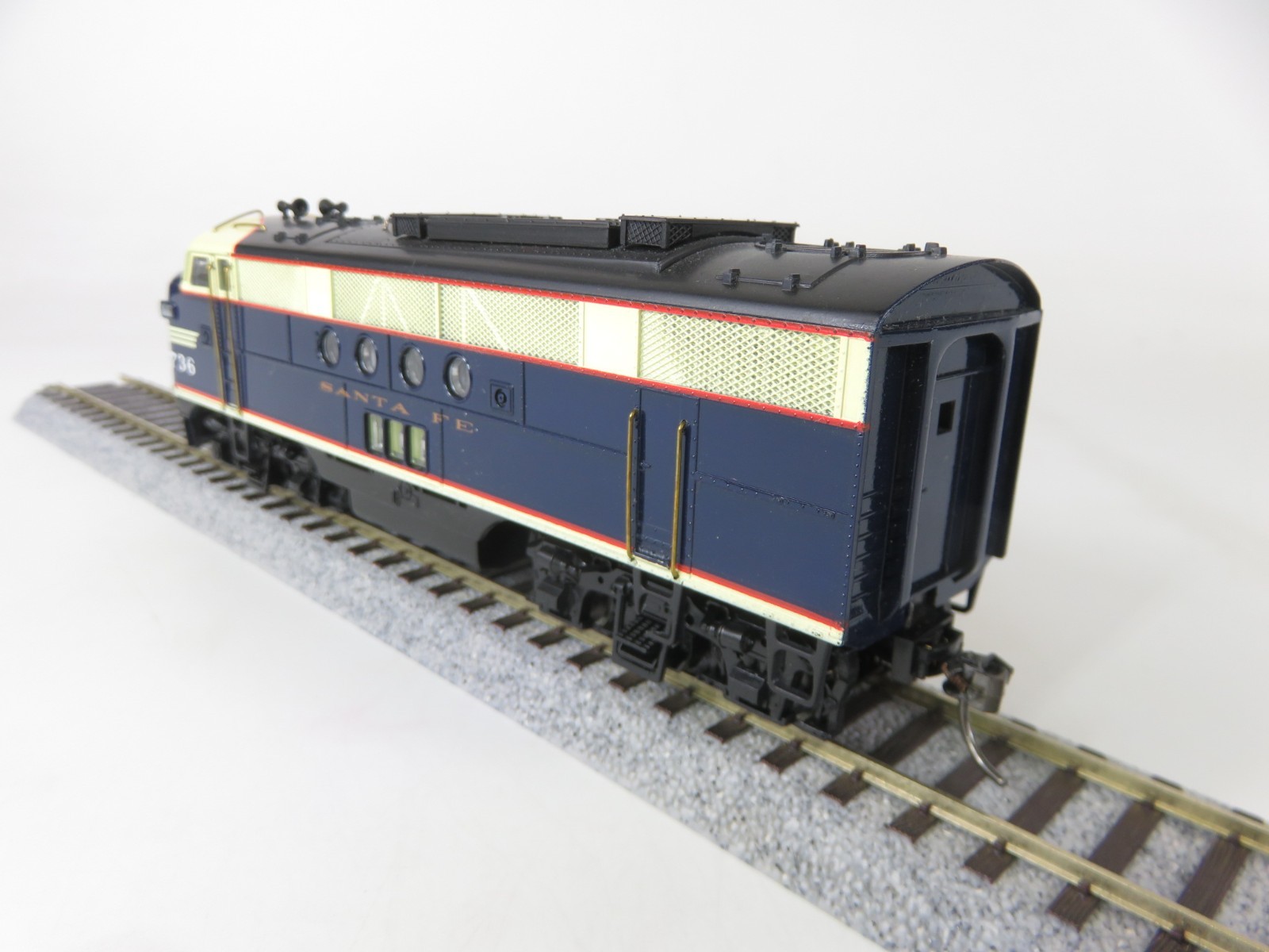 Stewart Hobbies HO Scale AT&SF Santa Fe EMD FT Diesel Locomotive #736 DCC