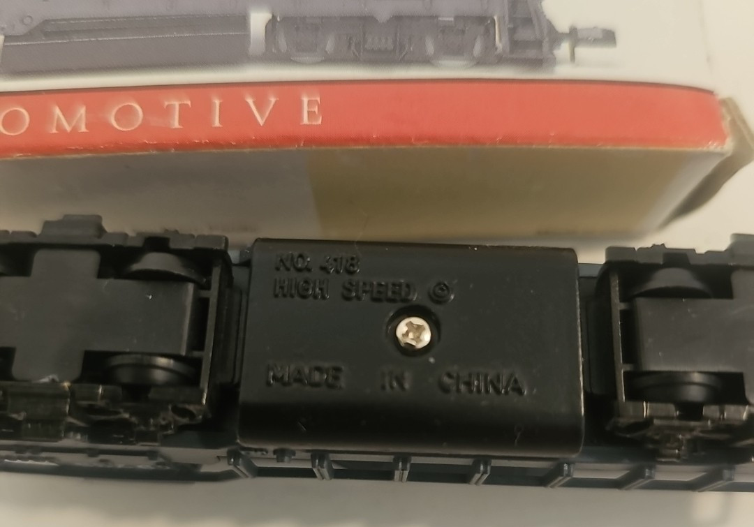 Southern Pacific Locomotive # 9725 Model Train No 418 High Speed N Scale w Box