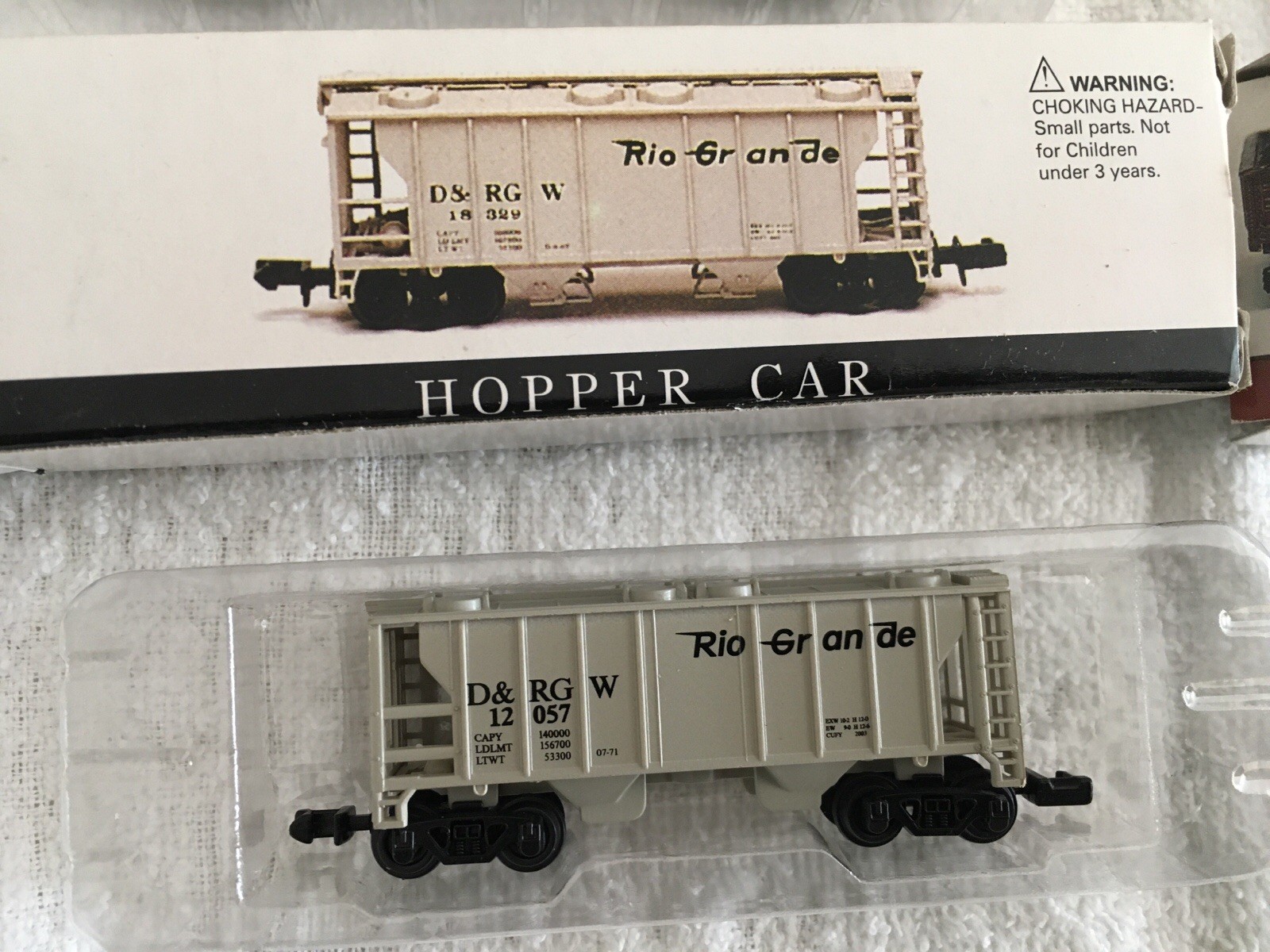 Miniature Southern Pacific Train Cars. New with the box. 6-total