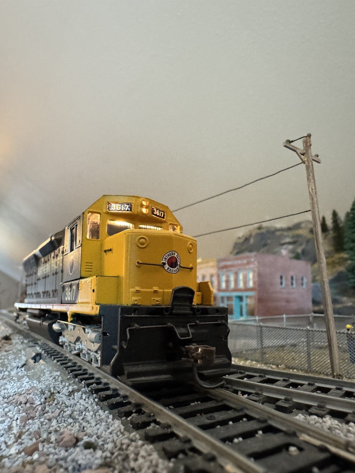 Bachmann 11625 – HO Scale EMD SD45 Northern Pacific 3617