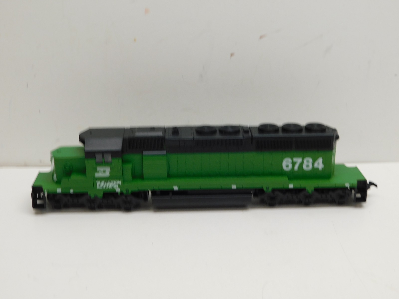 Athearn Blue Box Burlington Northern SD40-2 Diesel Engine #6784-Unpowered Dummy