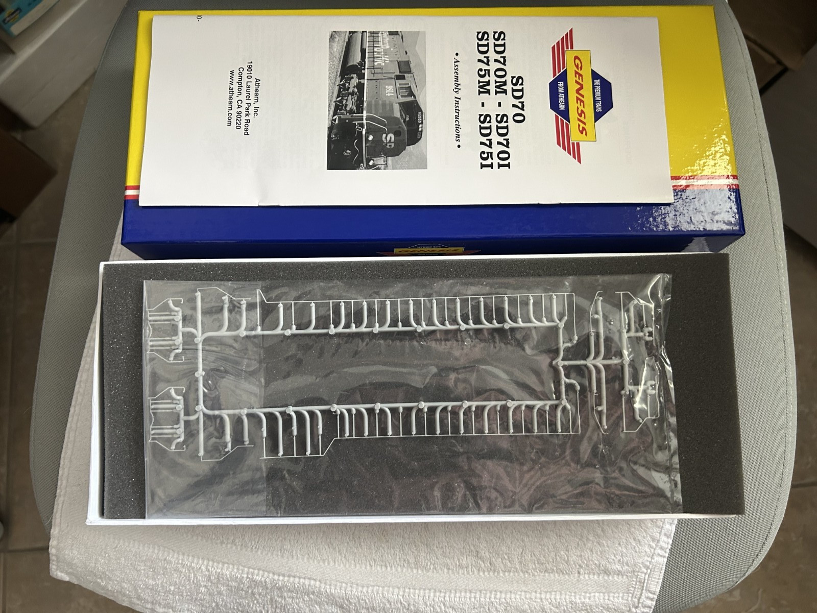 Athearn Genesis HO Scale SD70 Diesel NS/IC Undecorated G6040