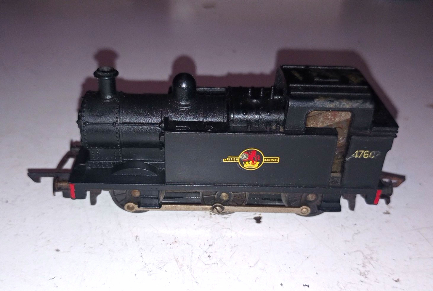 Tri-ang TT Gauge Jinty 0-6-0 Steam Locomotive 47607 W/ Caboose