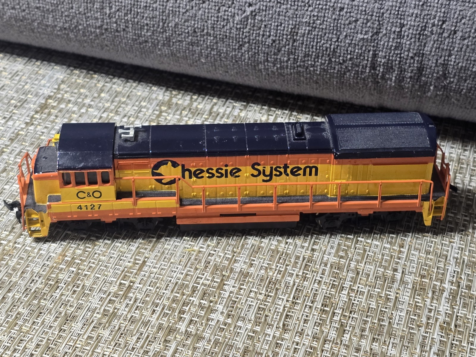 Lot of 2 Bachmann HO Scale Diesel Locomotives-Chessie System B&O & C&O – Powered