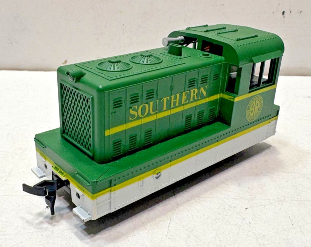 MODEL POWER “HO” SCALE SOUTHERN RAILWAY DIESEL SWITCHER LOCOMOTIVE, NEW.