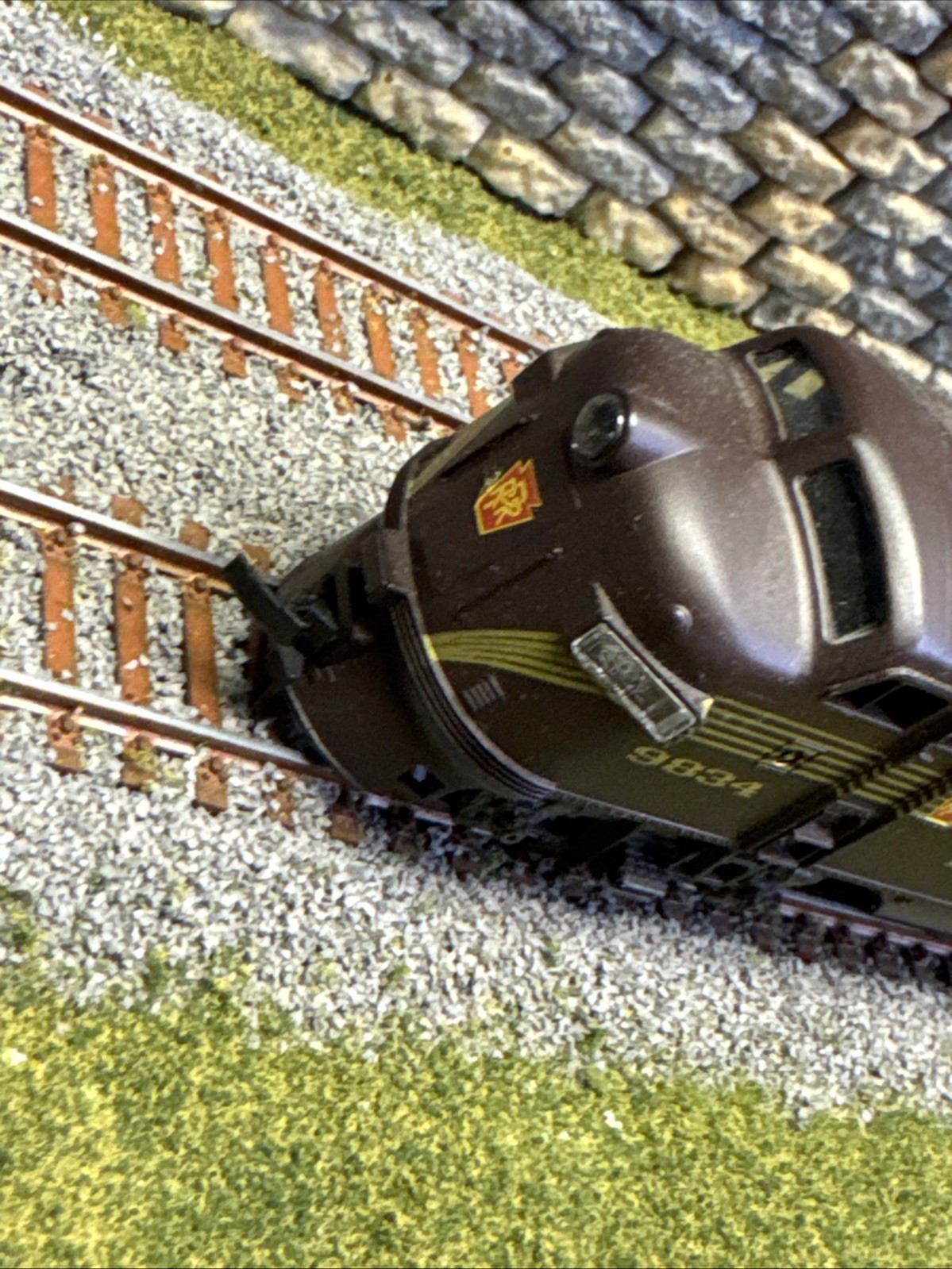 “HO SCALE “”ATLAS”” MODEL OF A PENNSYLVANIA FP7 ENGINE NO 9834.”