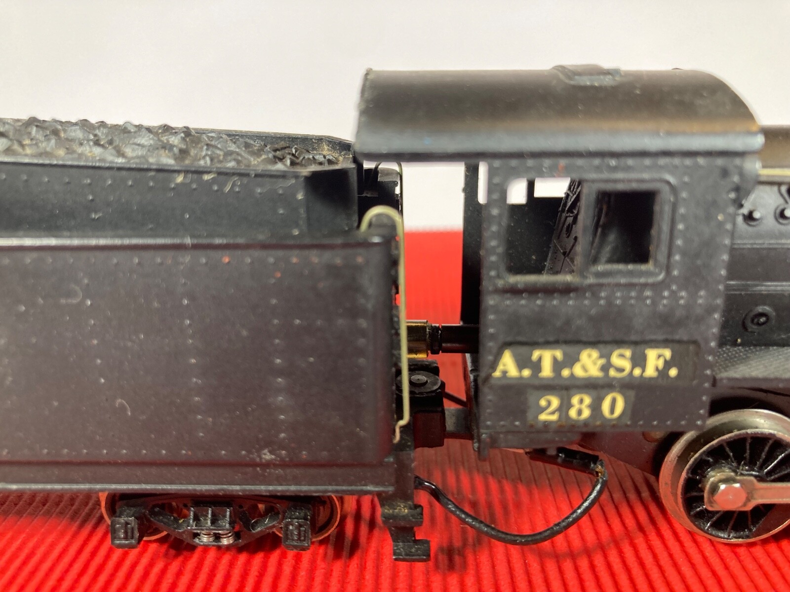 Rivarossi HO L280/R Steam Locomotive with Tender – 2-8-0 – Early Model 1952