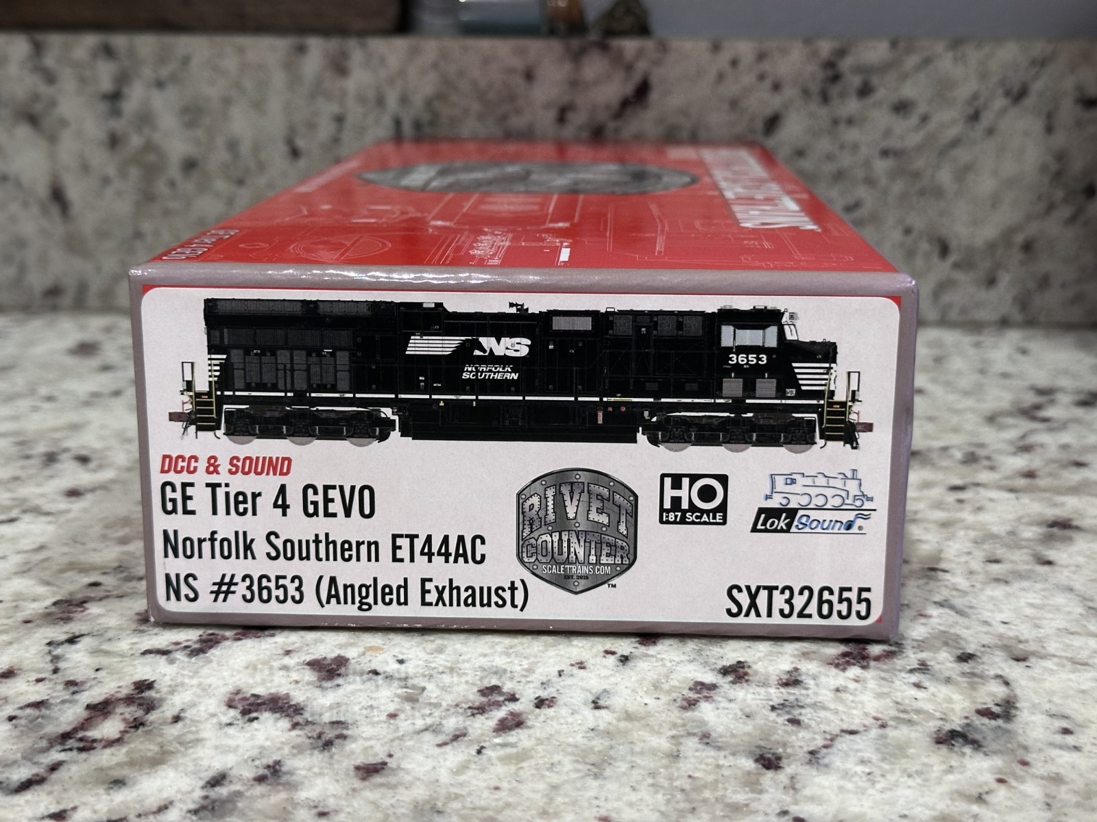 ScaleTrains HO GE ET44AC Norfolk Southern NS #3653 W/ DCC Loksound