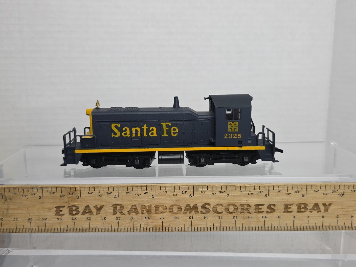 AHM Ho Scale 5014ed Dummy Santa FE 2325 Switcher Diesel Loco LNIB