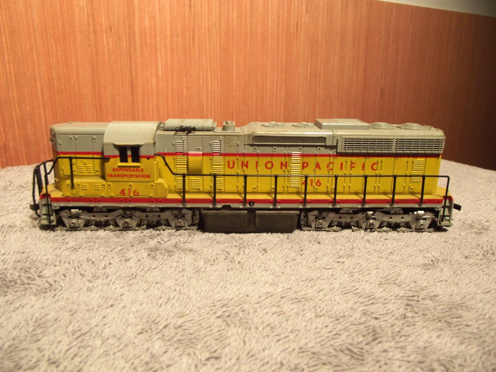 Vintage Atlas 7002 HO Union Pacific SD24 Diesel Locomotive #416 W/Box – Austria