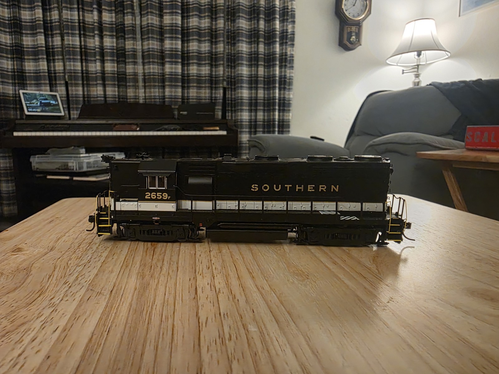 Broadway Limited Imports HO Scale Southern GP35 Paragon4 Sound Decoder Equipped