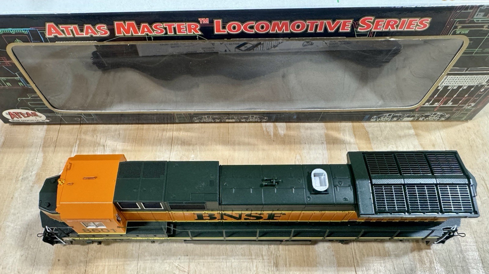 Atlas Master HO 9025 BNSF Dash 8-40B Rd #8601 Dual Mode DCC DC New!