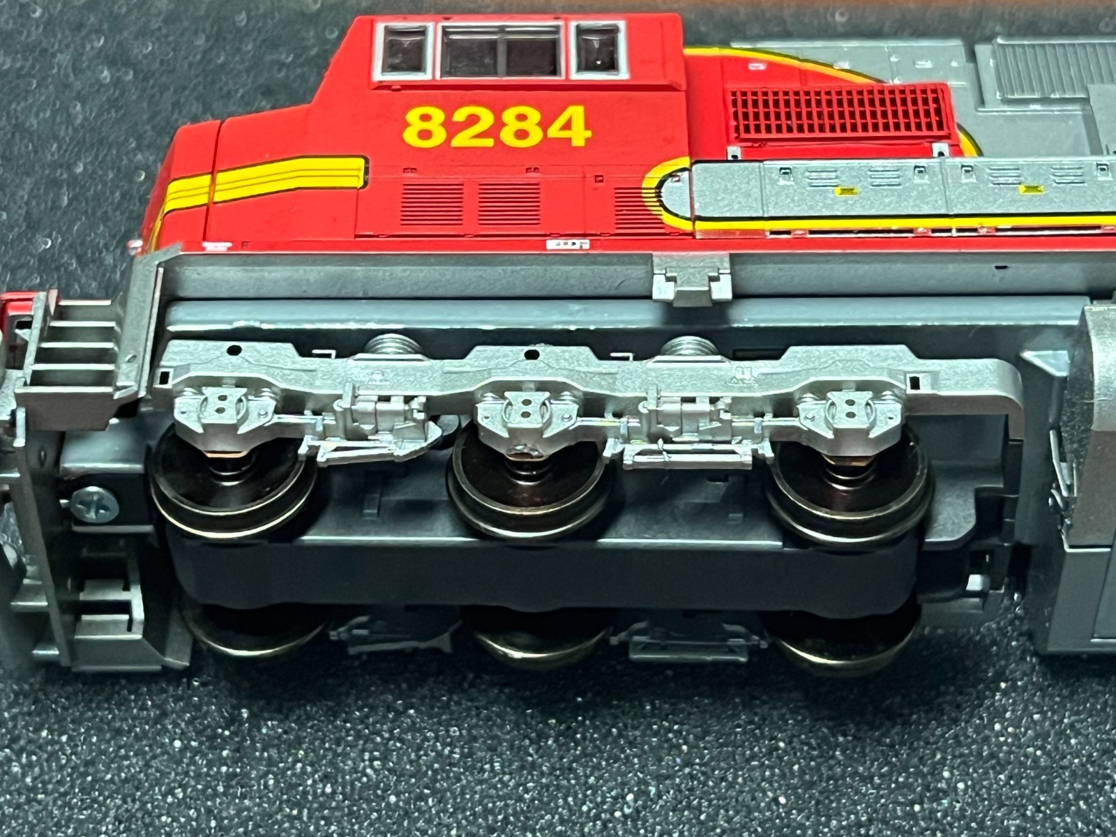 BNSF SD75I Locomotive – Rd# 8284 – Athearn Genesis (G6147) HO scale – NIB
