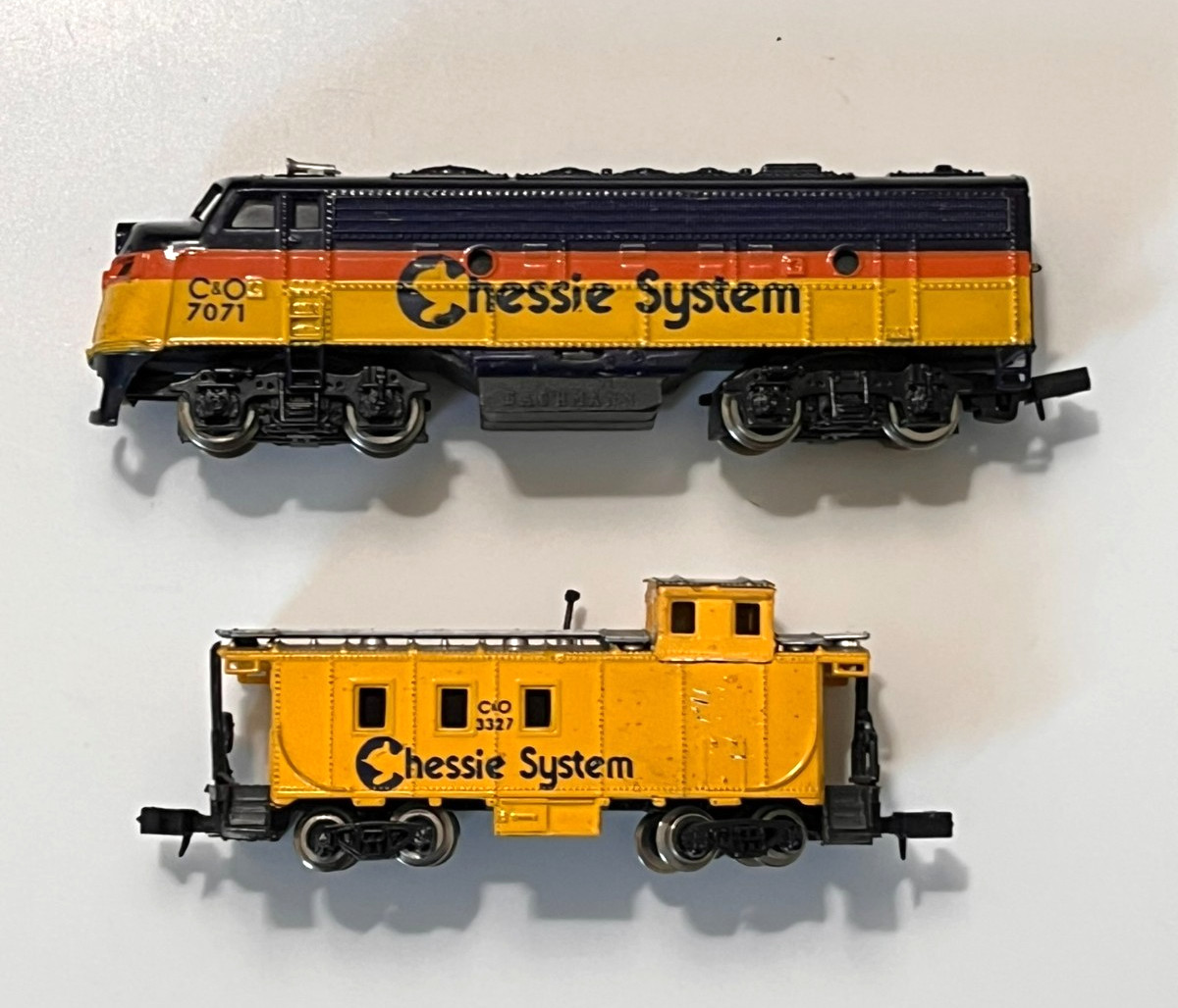 Bachmann N Scale EMD F9 Diesel Locomotive w/Caboose Chessie System #4656