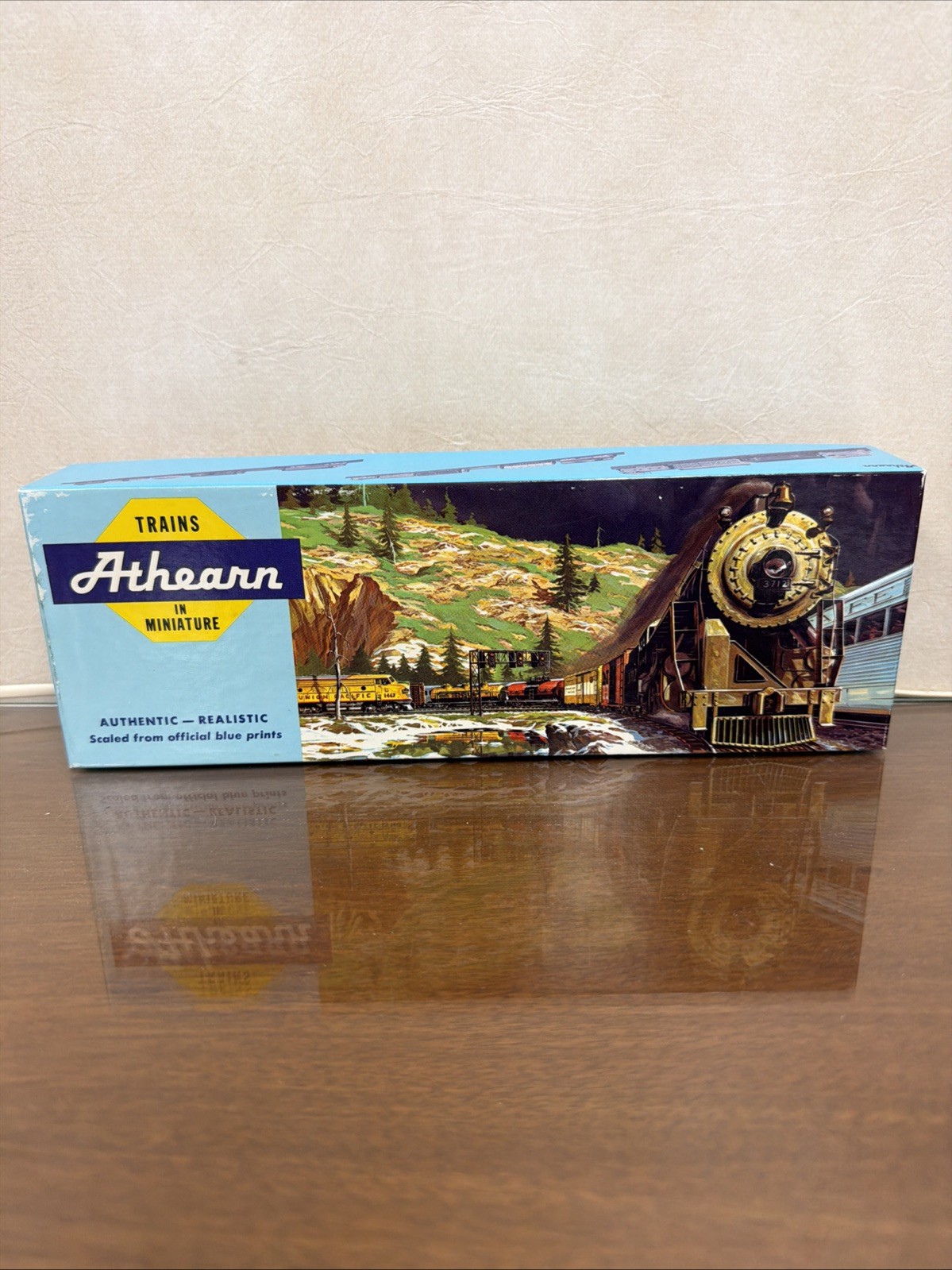 Athearn Chicago and North Western 4072 F7A Dummy Diesel Locomotive