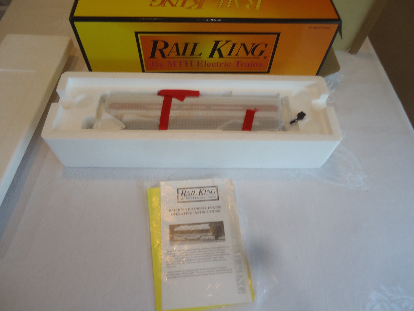 Rail King by MTH O Scale Rock Island EMD E-8 B Unit Diesel w/Proto
