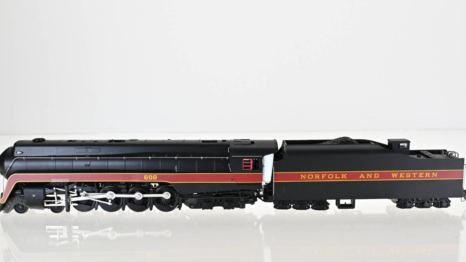 Bachmann Spectrum 4-8-4 Class J Fright Version N&W w/Water Tender HO scale