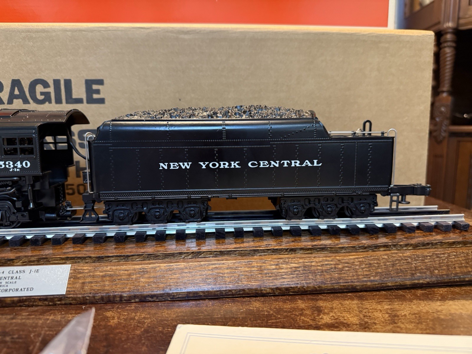 Lionel 6-18005 O NYC 4-6-4 700E Hudson Steam & Tender #5340 w/ Display Case