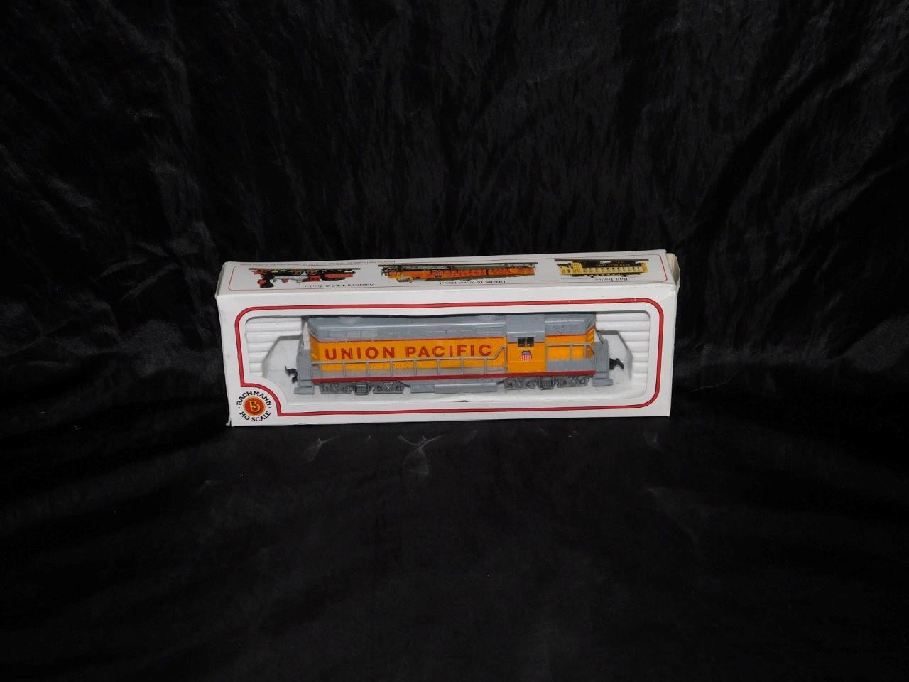 Bachmann HO Scale Union Pacific Diesel Locomotive GP18 Model Railroad Train