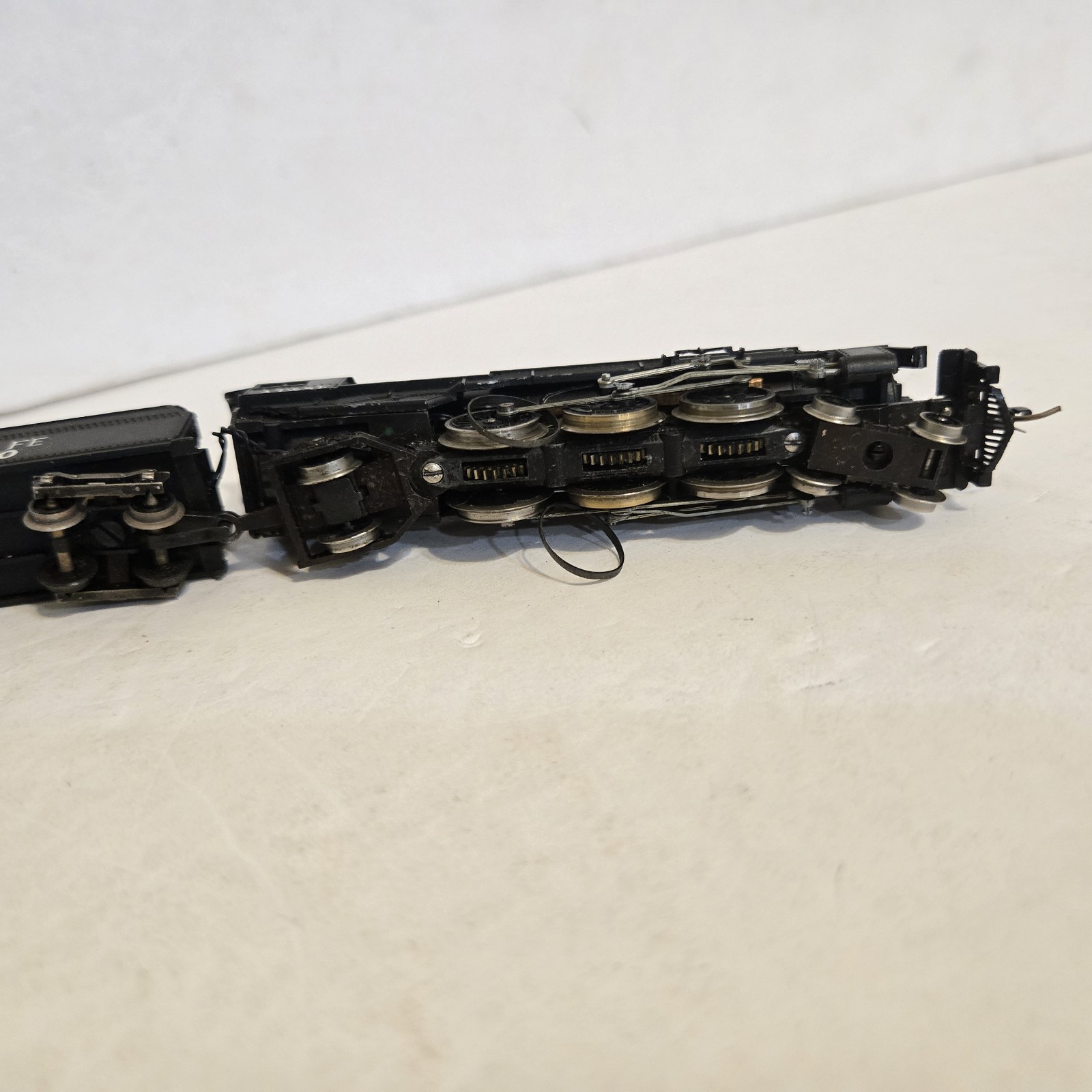 Revell Rapido N Scale Santa Fe 4-6-2 Pacific w/ Tender. Runs. West Germany