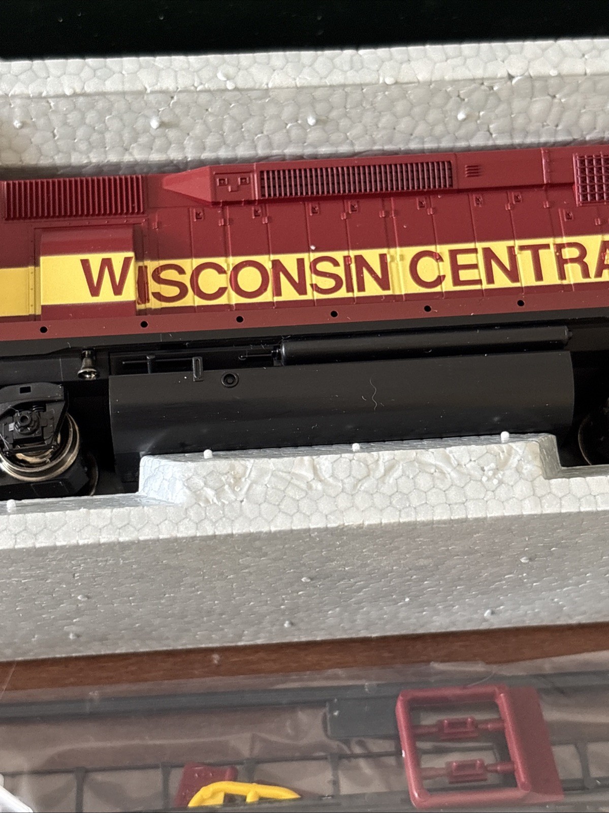 HO Scale 37-1744 KATO Wisconsin Central SD45 Locomotive # 6677 DCC Ready