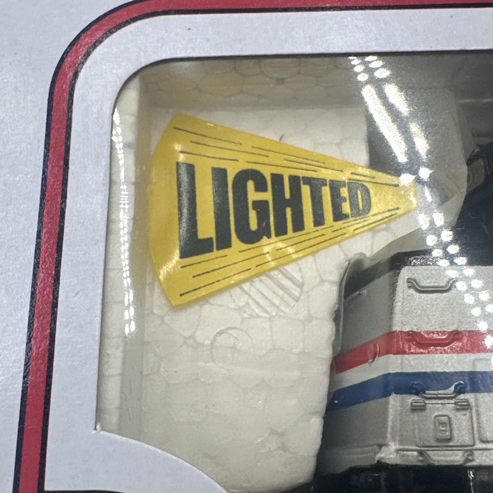 Bachmann EMD F40PH Amtrak Diesel & 3 x 85′ Lighted Fleet Coach Passenger cars