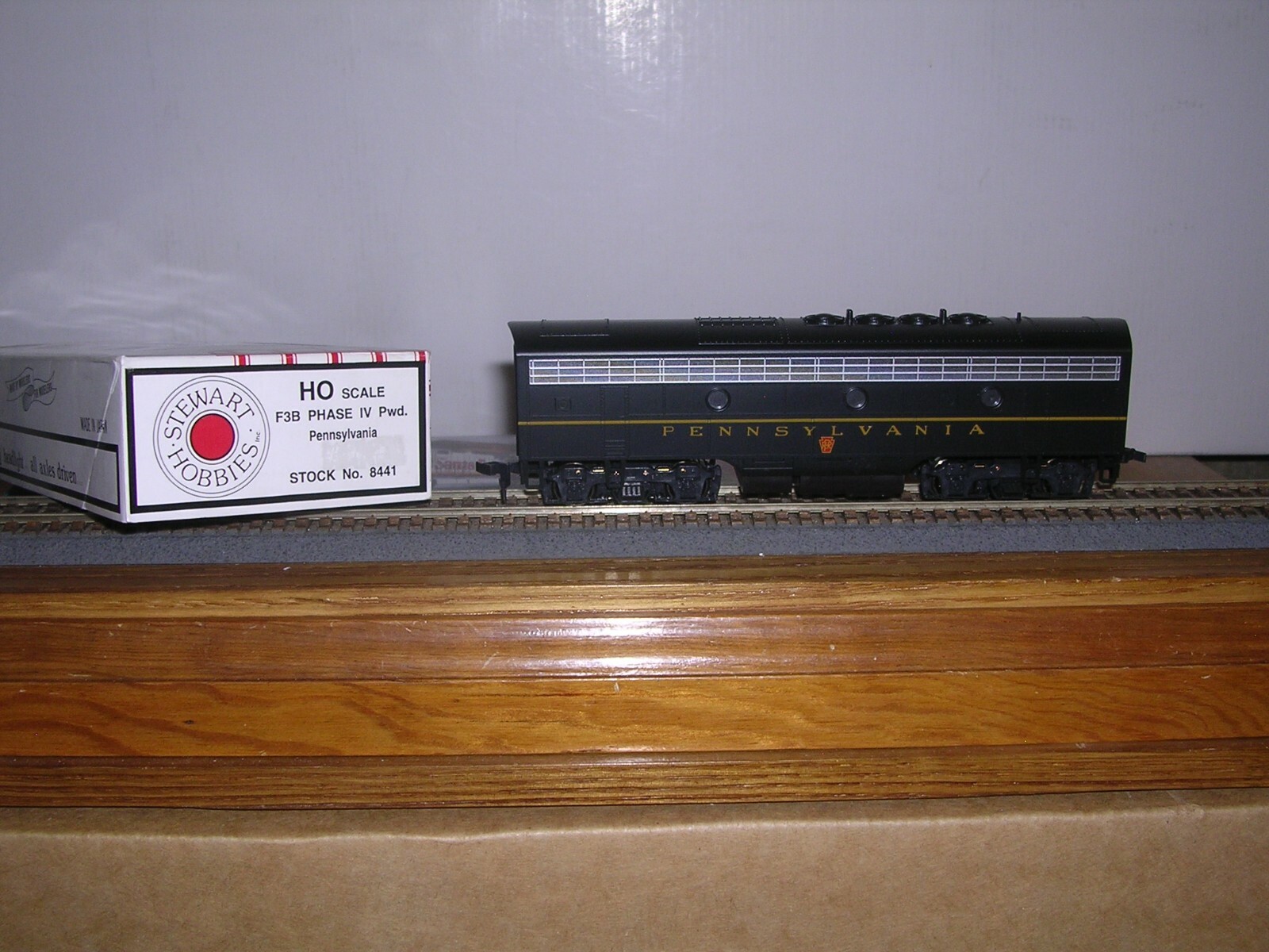 STEWART #8441 P.R.R. EMD F-3B Phase IV Diesel Loco No # H.O. 1/87