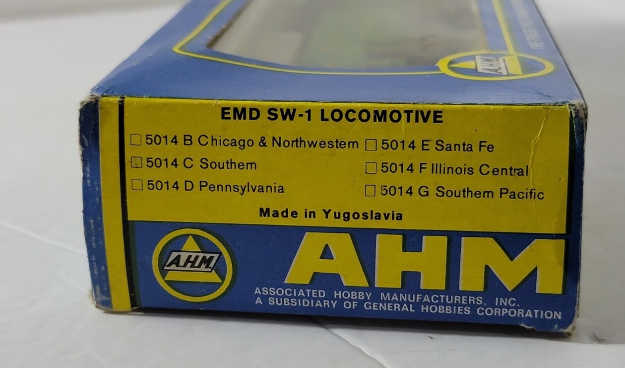 AHM HO EMD SW-1 Locomotive Southern #2002k