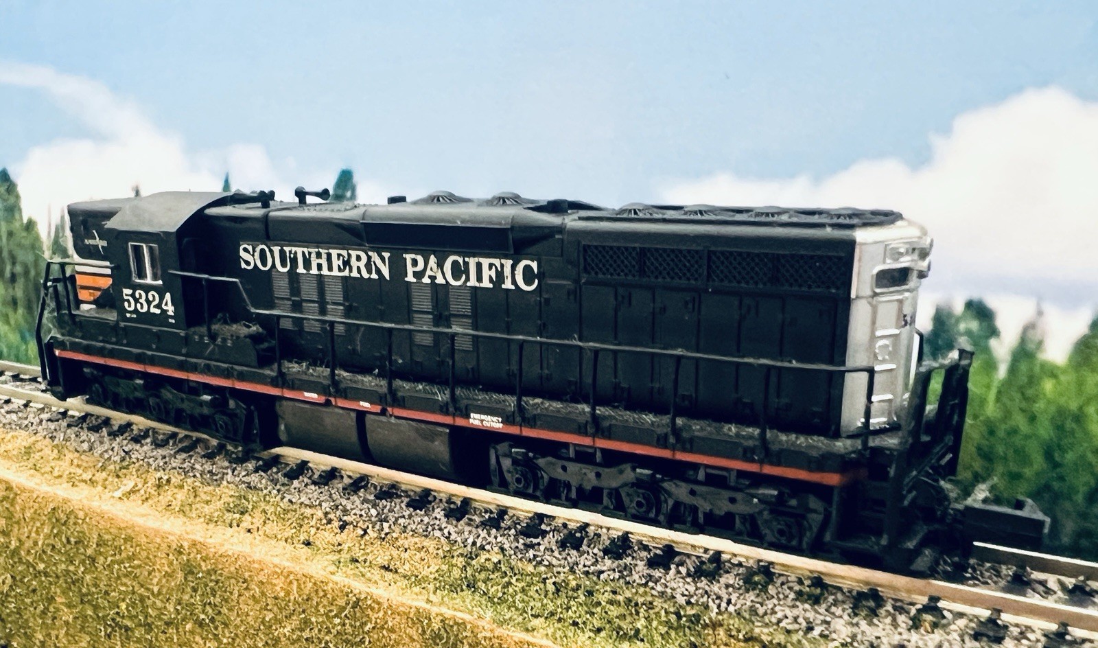 N Scale Life-Like 7729 EMD SD 7 SP Locomotive Black Widow #5324 (Tested) Engine