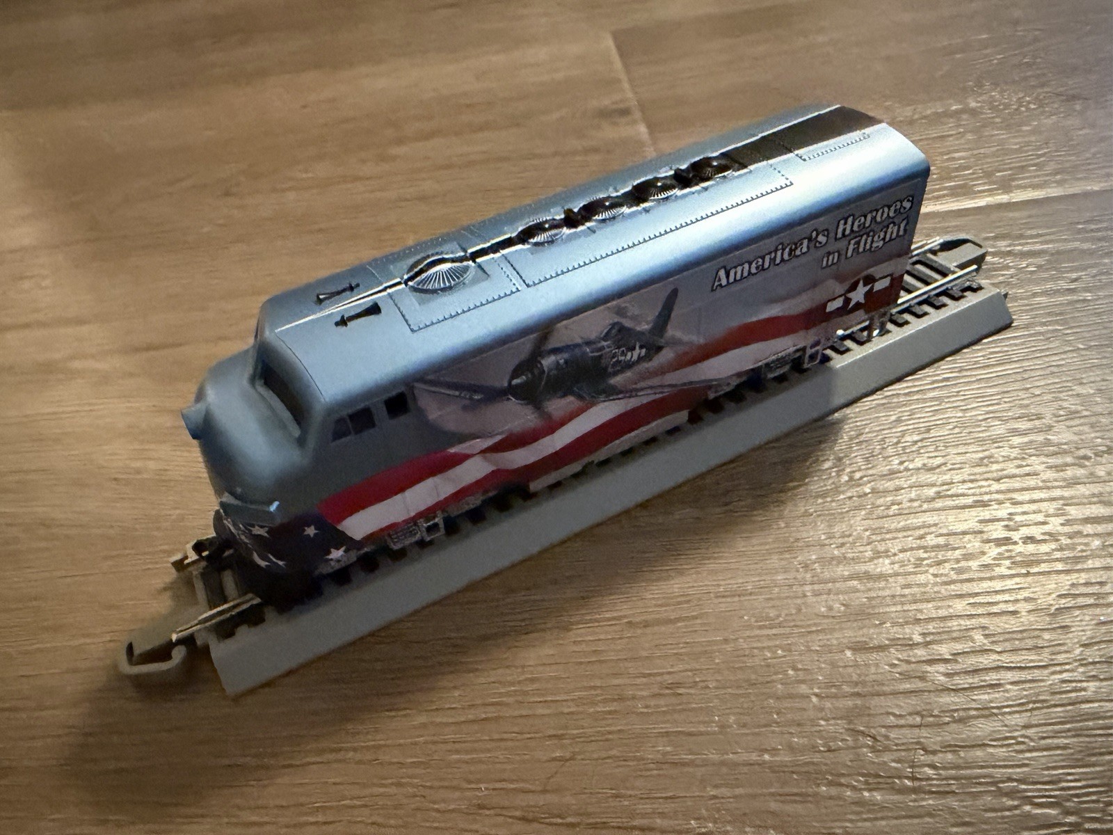HO 1:87 F7 DC Analog Diesel Loco America’s Heroes in Flight K110704