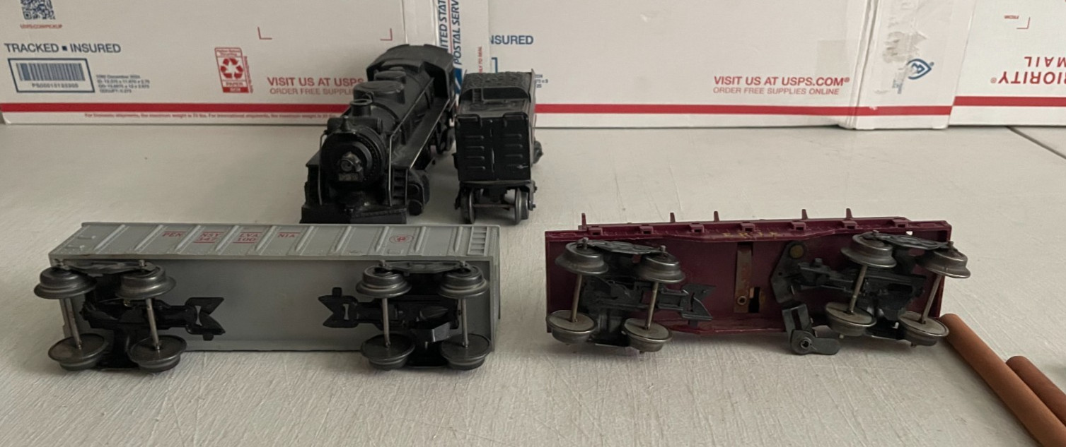 Marx Post-War 027 Gauge #666 Loco w/Tender and Freight Cars Lot of 6 Items