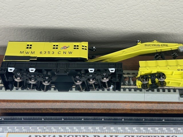 CHICAGO & NORTH WESTERN / 200 ton ROTATING HD WRECK CRANE w/TENDER HO SCALE NEW