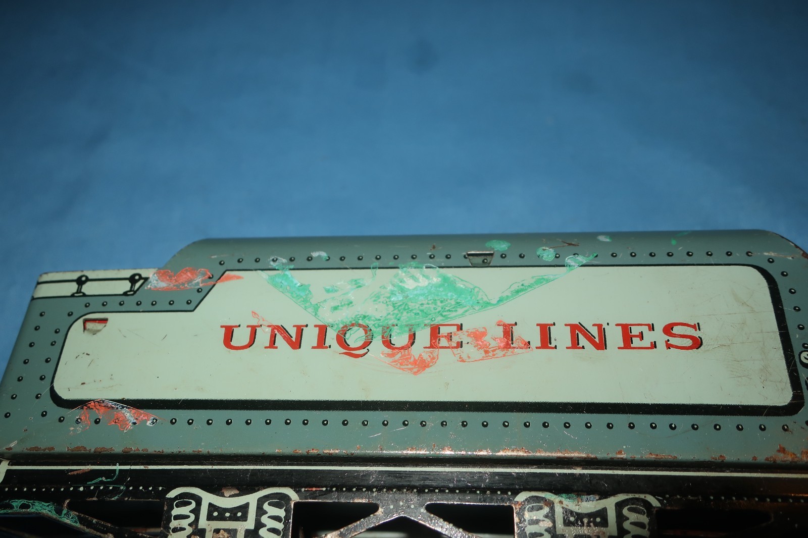 Unique Art Lines #1950 Tin Litho Steam Locomotive and Tender. Runs well