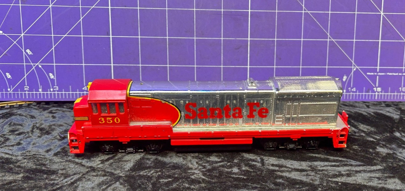 Bachmann HO Scale Santa Fe 350 GE U36B Powered Diesel Locomotive, 117 bin2