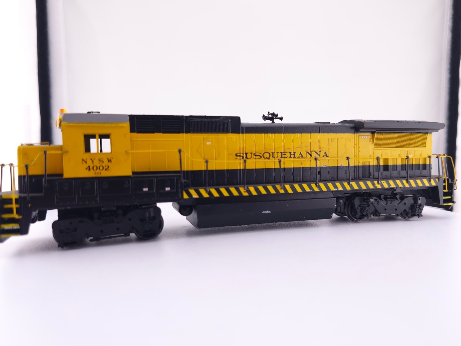 *READ* Athearn? Rail Power HO Scale Susquehanna Dash 8-40B DUMMY Loco NYSW 4002
