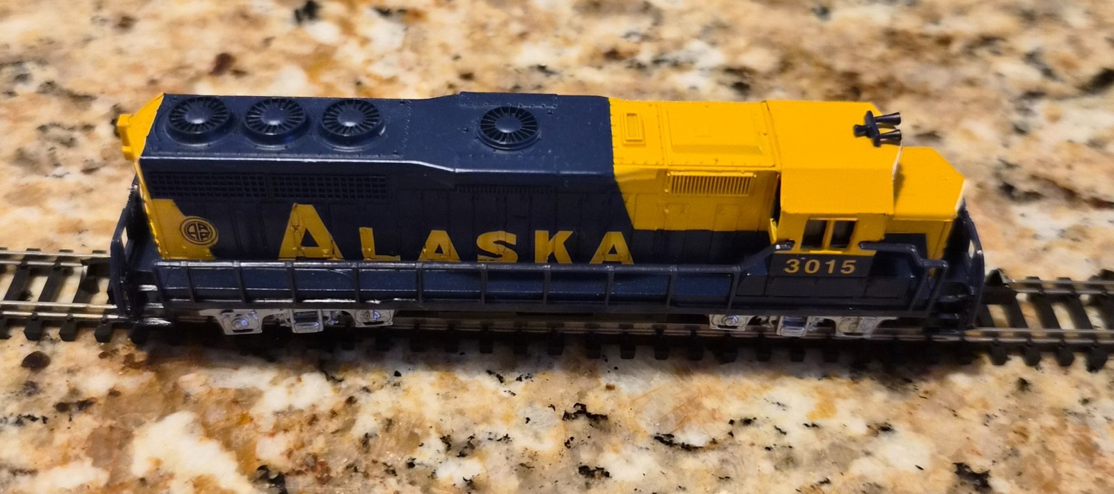 BACHMANN #63598 N Scale Diesel GP-40 8-Wheel Drive ALASKA, Track Tested In Box