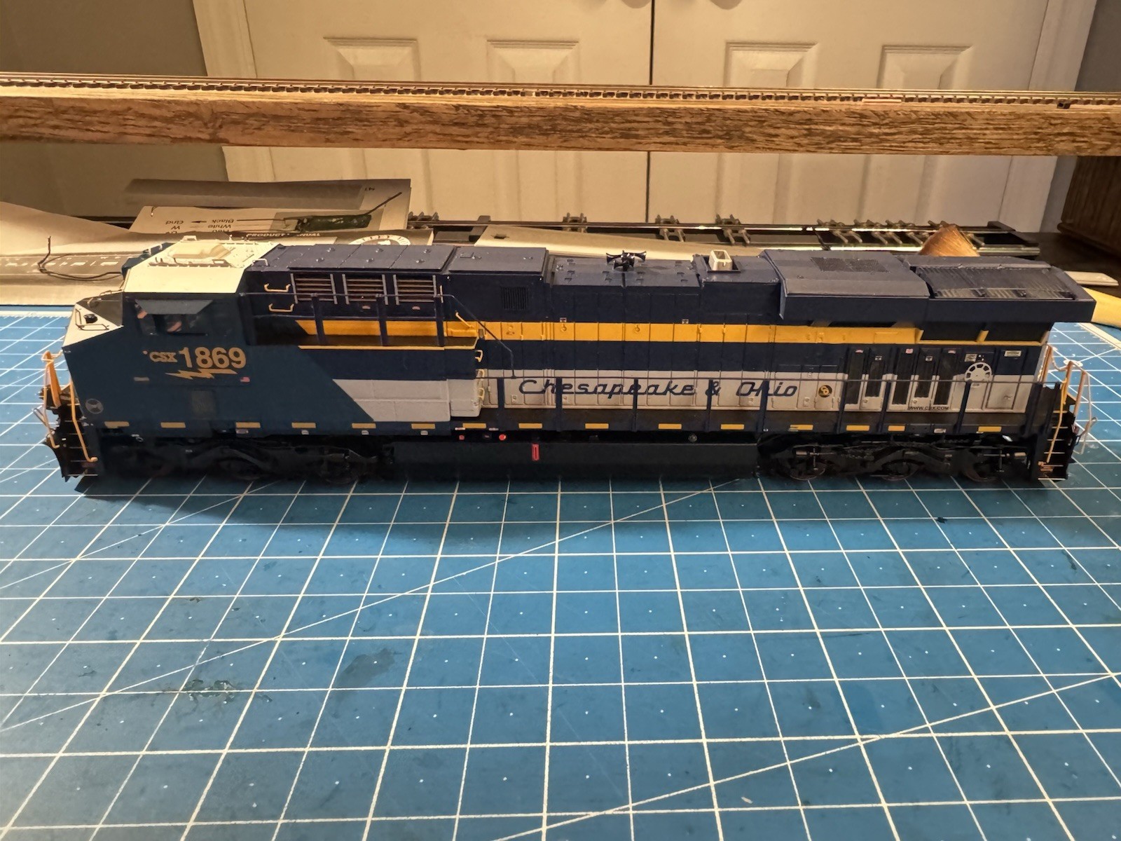 Scaletrains SXT39912 Rivet Counter ES44AH CSX (C&O) #1869 DCC/Sound