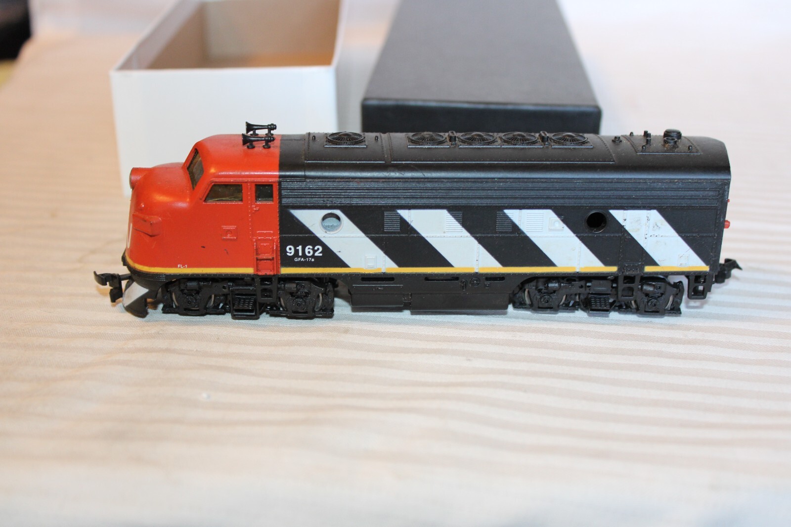 HO Scale Athearn, F7-A Diesel Locomotive, Canadian National, Black #9162