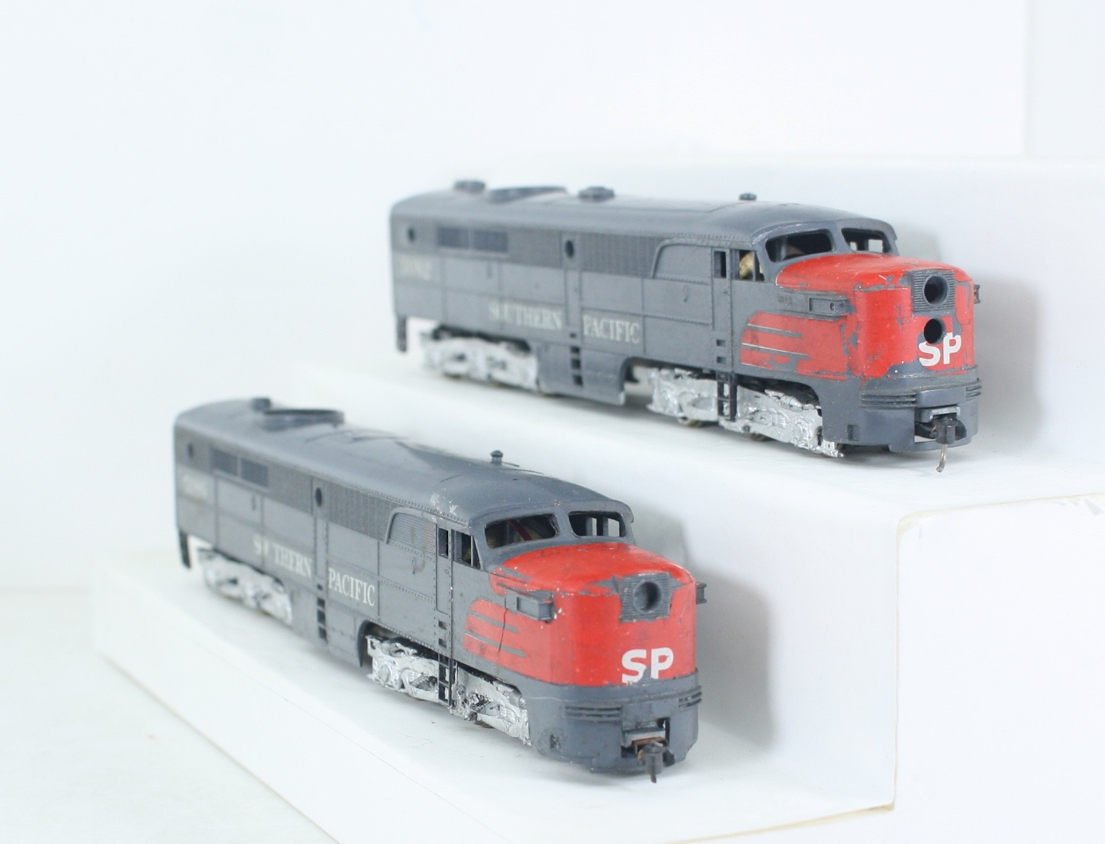 HO Scale Hobbytown of Boston PA A-A Southern Pacific Set 5082 5086