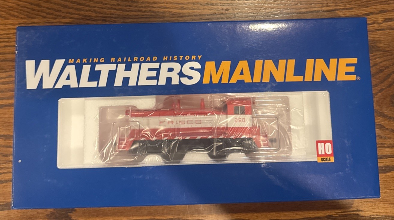 HO Scale Walthers Mainline 910-10625 EMD NW2 Phase V Standard DC SLSF #260 – NIB