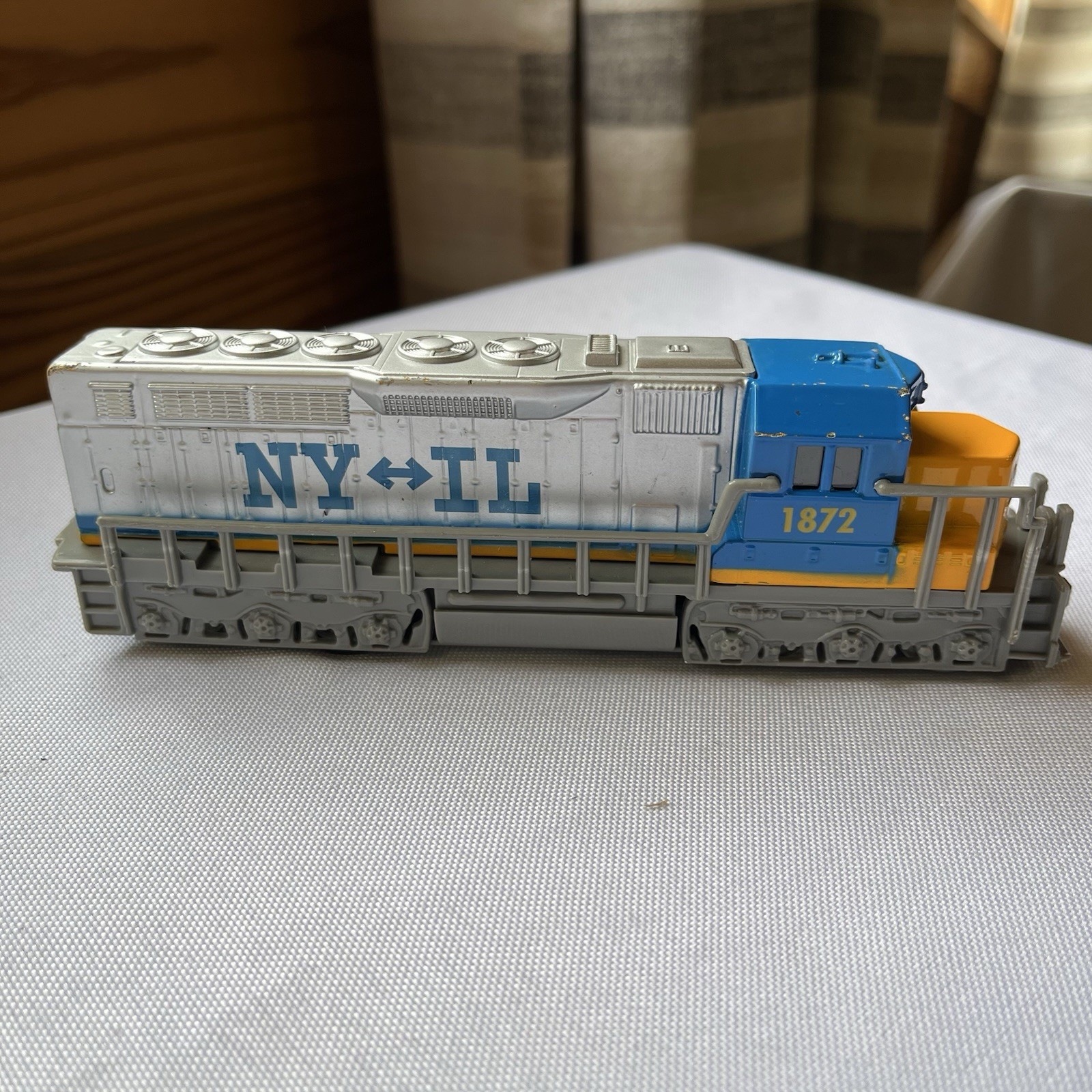 Freight Locomotive Pull Back Power Blue,Yellow & Silver #1872 NY &IL Die Cast