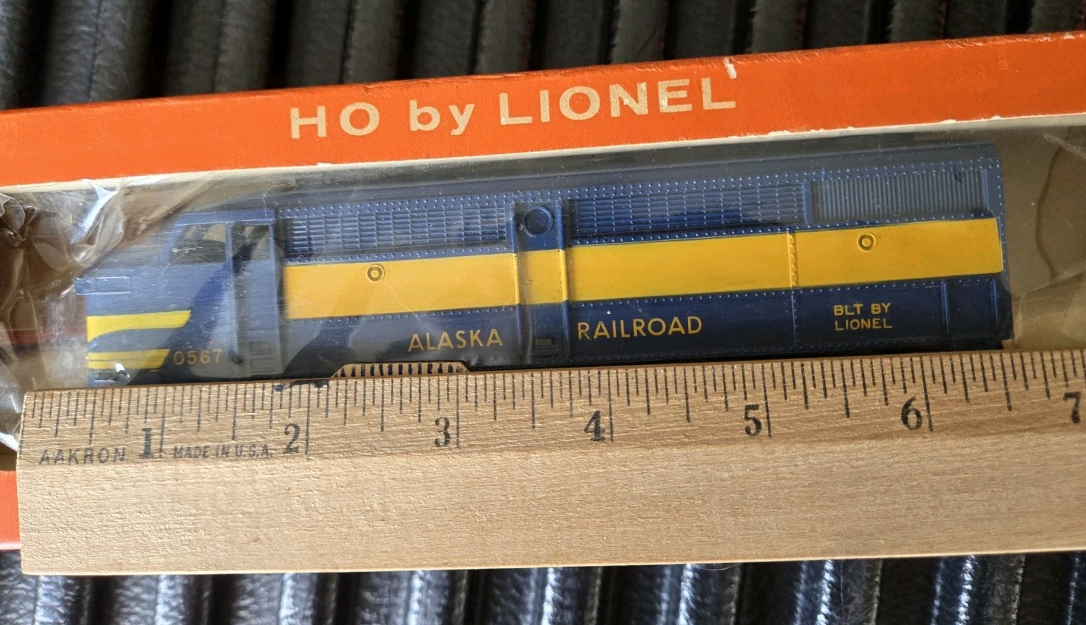 Lionel Alaska Railroad 0567-1 Locomotive Blue Yellow NIB.Box Fair Cond
