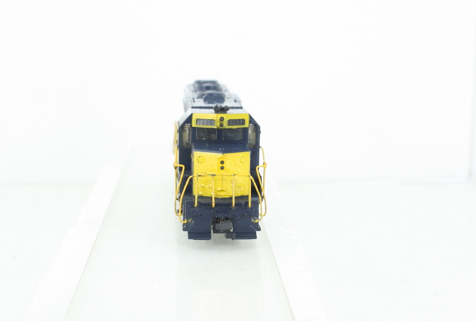 HO Scale Athearn 4205 Santa Fe GP35 Diesel Locomotive #1347