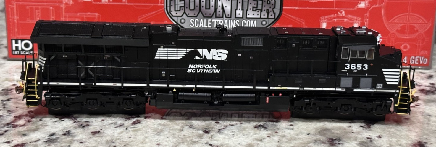 ScaleTrains HO GE ET44AC Norfolk Southern NS #3653 W/ DCC Loksound